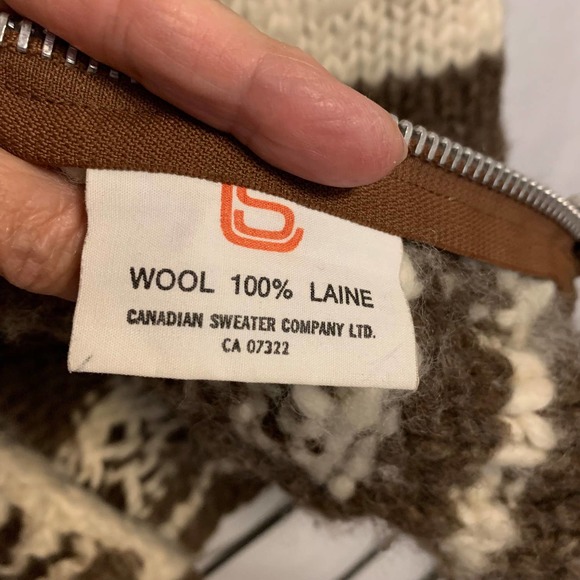 Canadian Sweater Company 100% Wool Eagle Vest - Picture 10 of 11